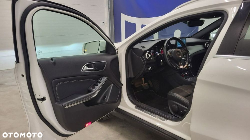 Mercedes-Benz GLA - 11