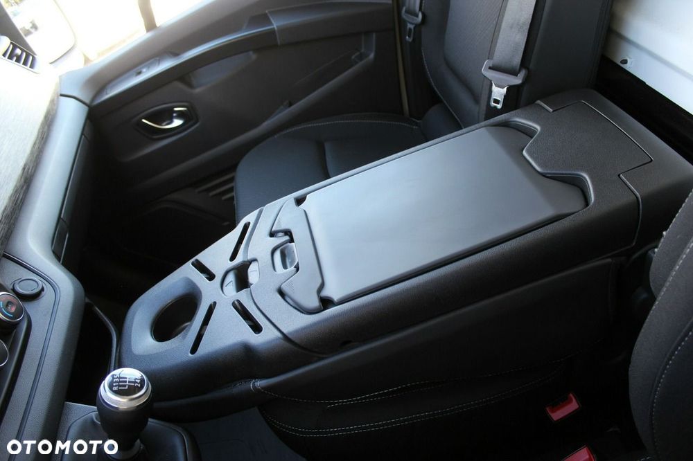 Renault Trafic - 32