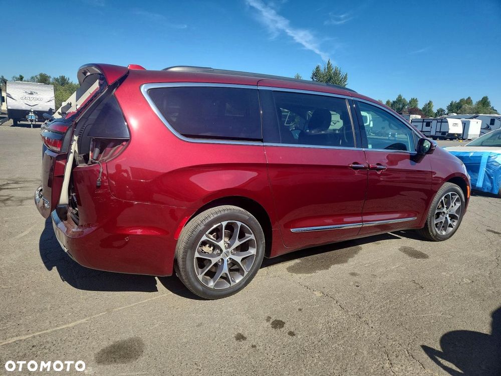 Chrysler Pacifica - 4