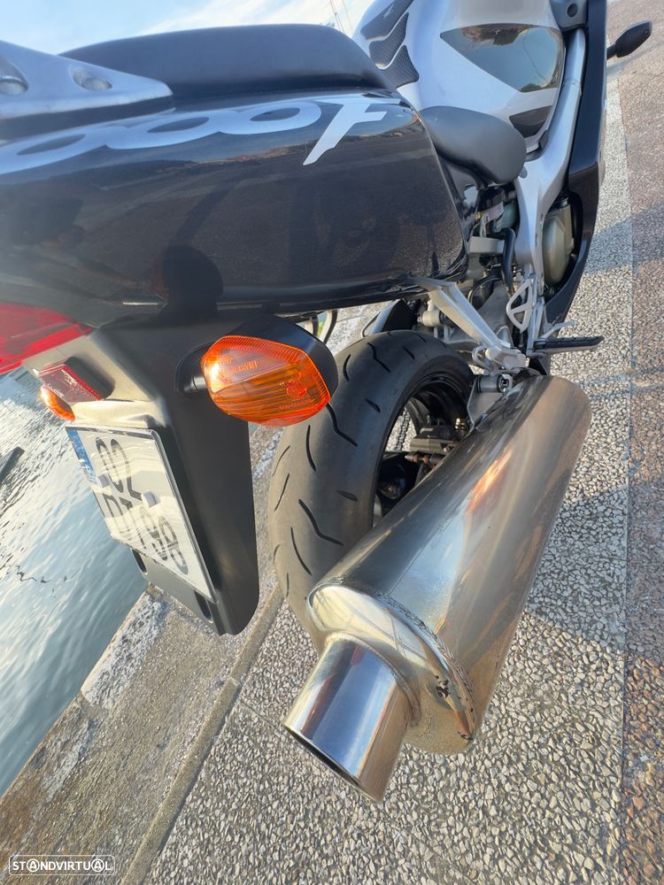 Honda CBR 600 F4 I - 23