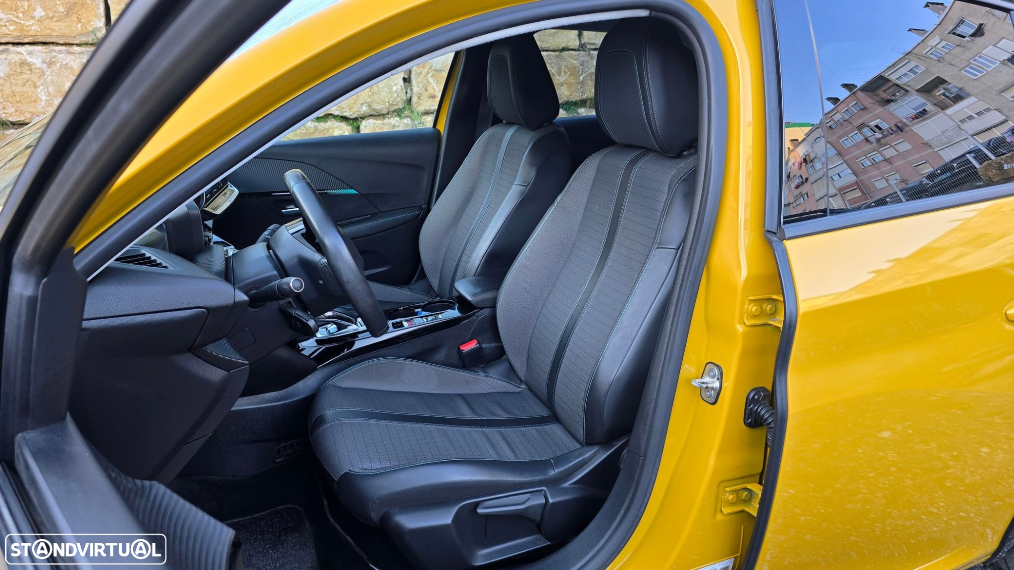Peugeot e-208 Allure - 39