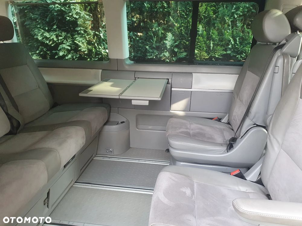 Volkswagen Multivan - 12