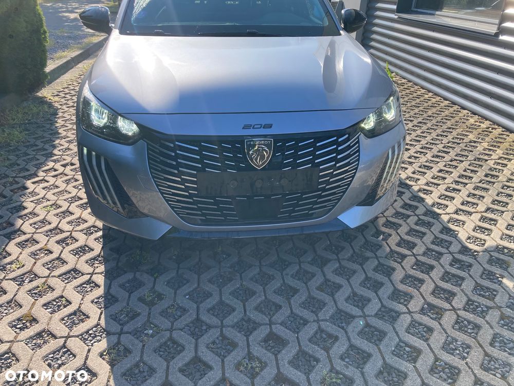 Peugeot 208 - 1