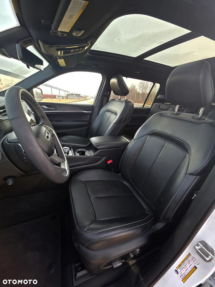 Jeep Grand Cherokee - 16