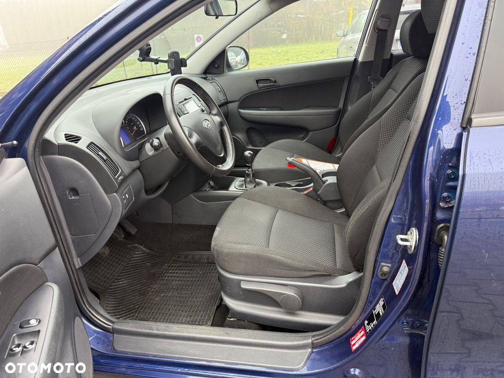 Hyundai i30 1.4 Base + - 10