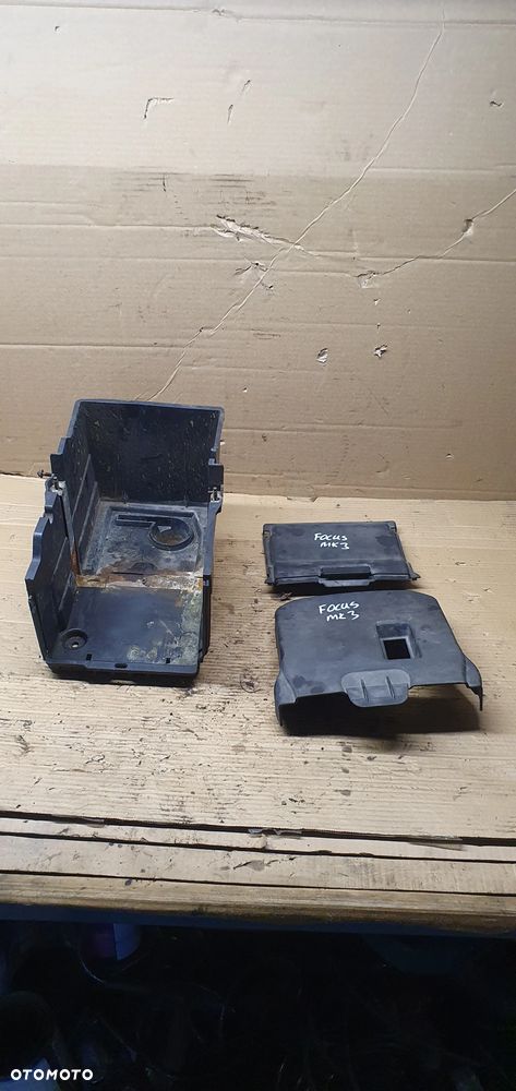 Obudowa podstawa akumulatora Ford Focus MK3 AM51-10723-AD AM51-10A659-AB AM51-10A659-BB - 1