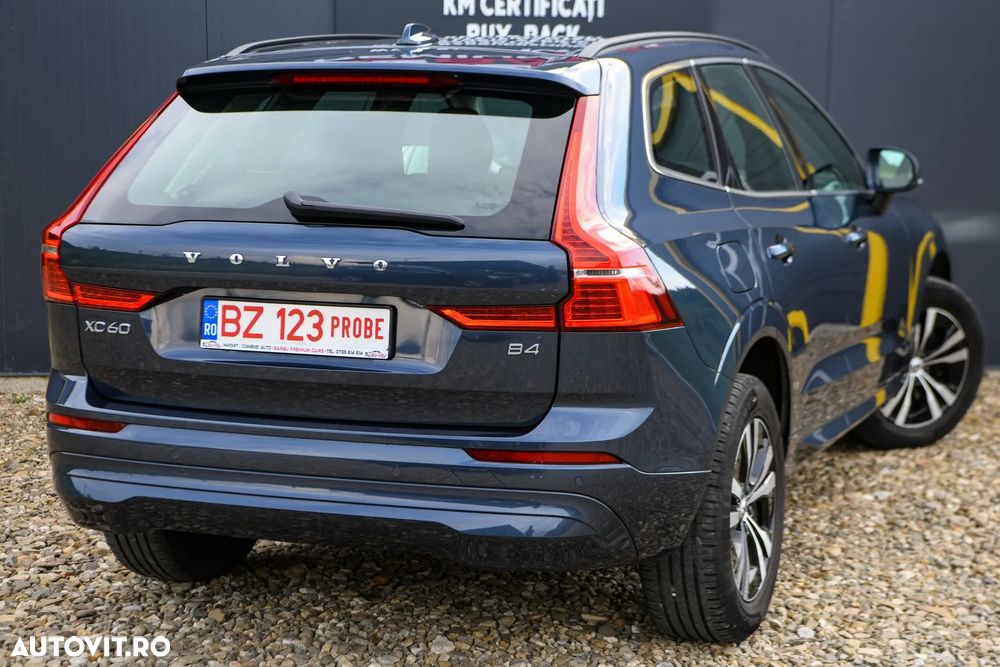 Volvo XC 60 B4 MHEV AT8 FWD Momentum - 35
