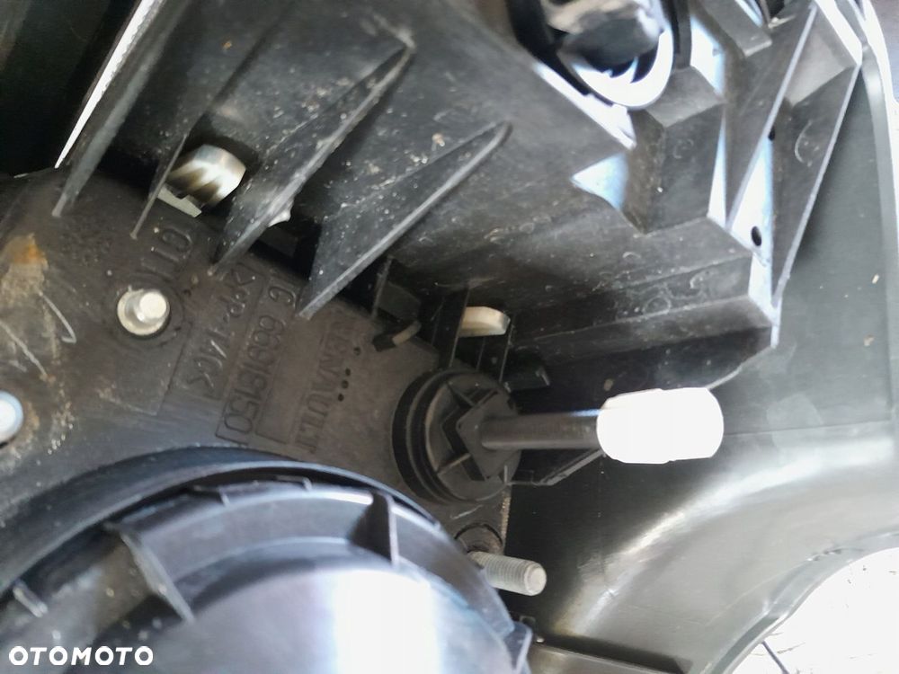 RAMKA OBUDOWY OBUDOWA LAMP LEWY PRAWY PRZÓD RENAULT MIDLUM DXI 220 - 4