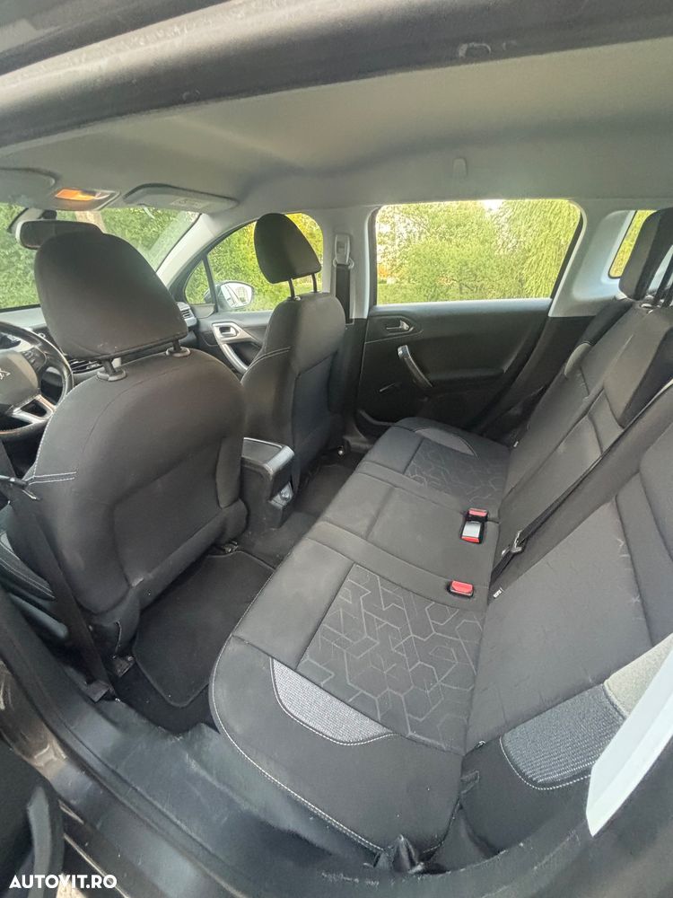 Peugeot 2008 1.2 L PureTech Active - 9