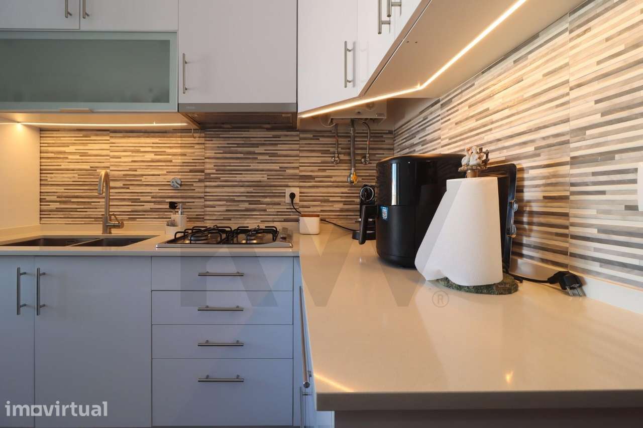 Apartamento renovado T2  perto do Metro e Transportes -Excelente Luz e - Grande imagem: 4/24