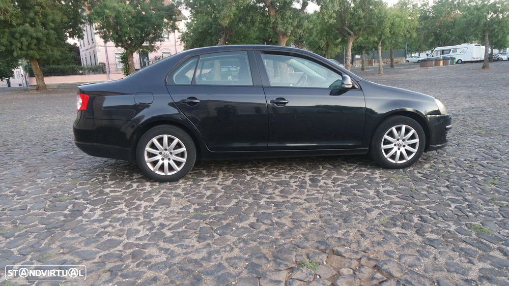 VW Jetta 1.6 TDi Confortline - 6