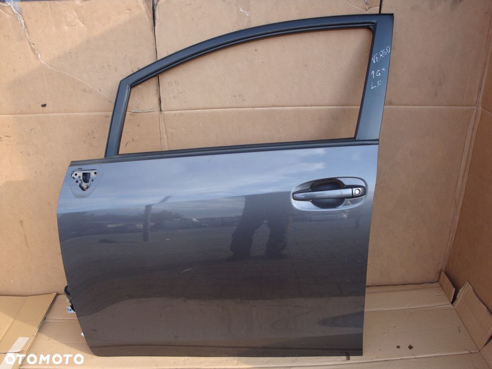 TOYOTA VERSO 09-18 drzwi lewe przednie lakier 1G3 - 1
