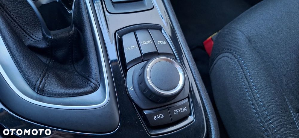 BMW Seria 2 218d - 22