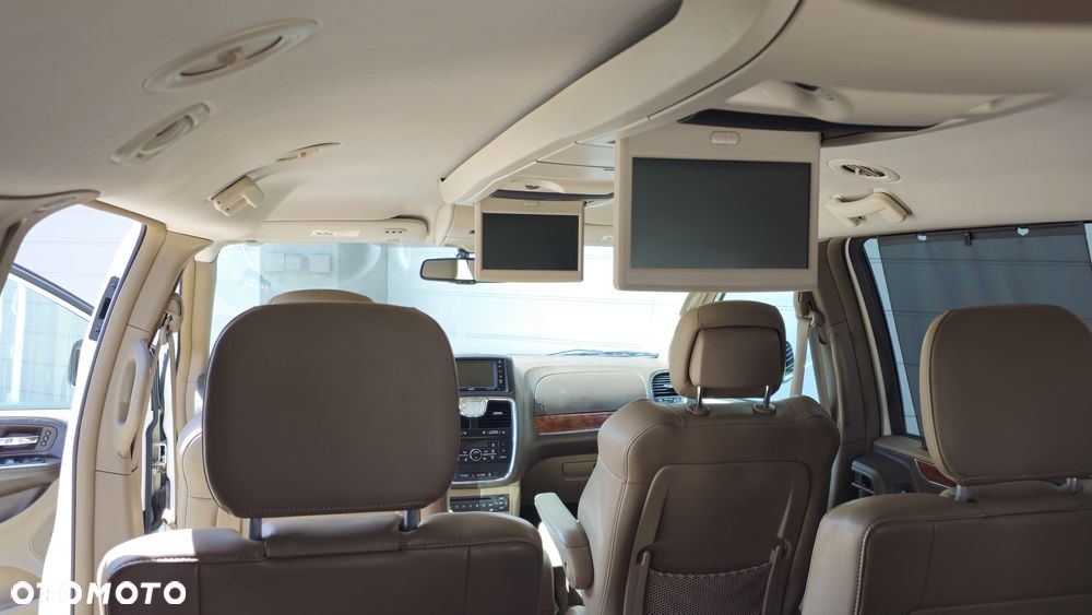Chrysler Town & Country 3.6 Limited - 16
