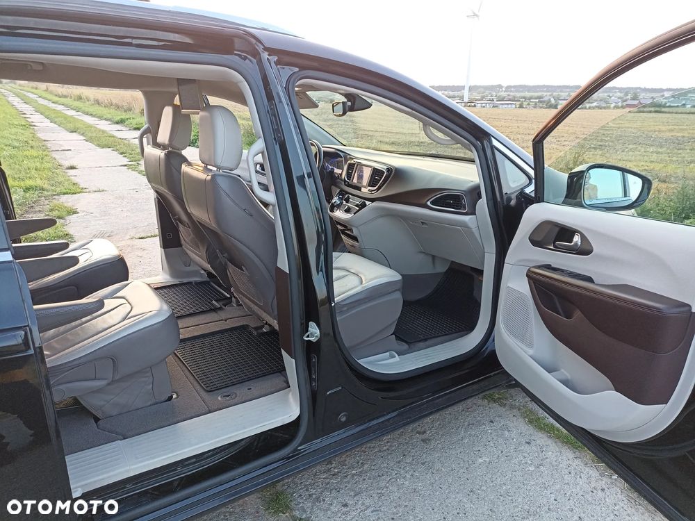 Chrysler Pacifica - 21