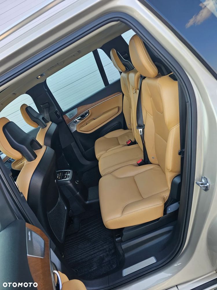 Volvo XC 90 T8 AWD Plug-In Hybrid Momentum 7os - 17