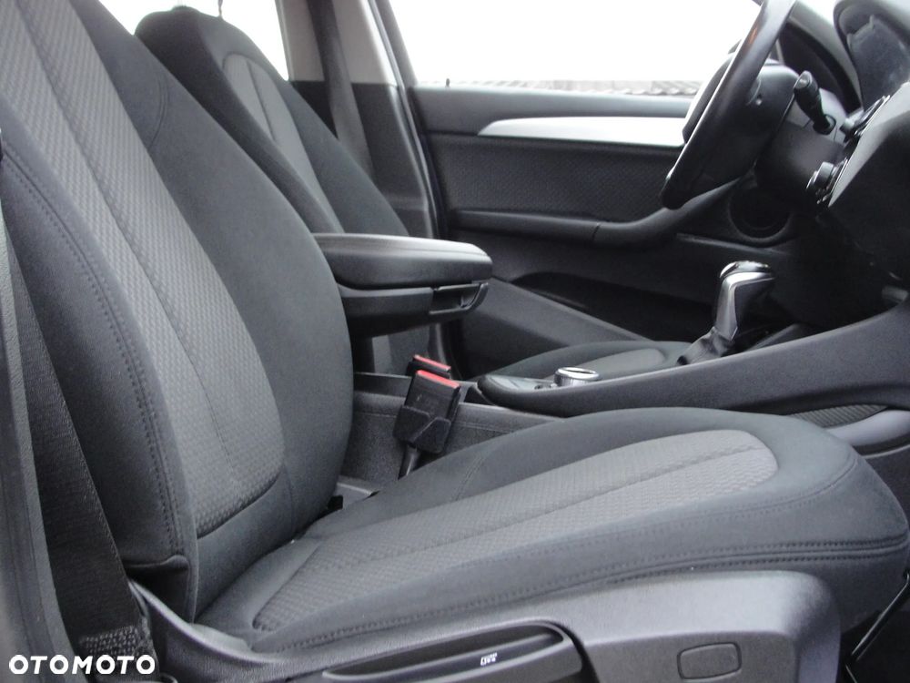 BMW X1 sDrive18d xLine - 28