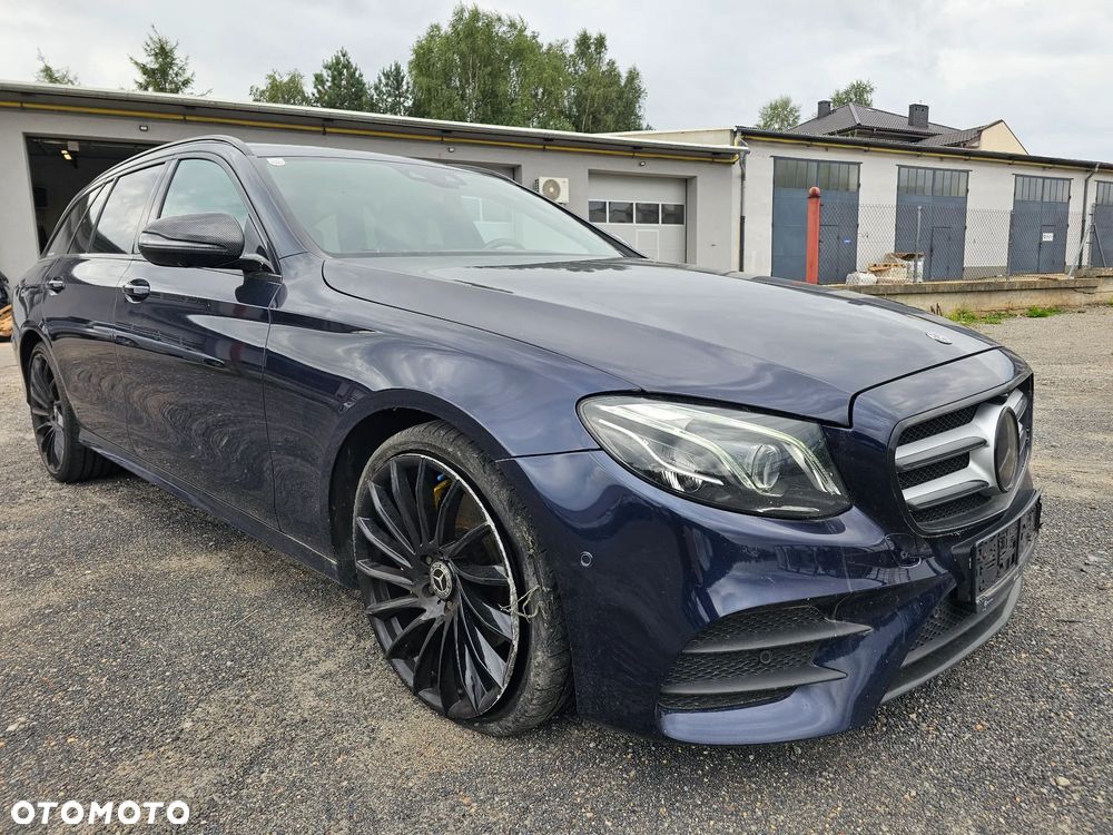 Mercedes-Benz Klasa E 220 d 4Matic 9G-TRONIC AMG Line - 2
