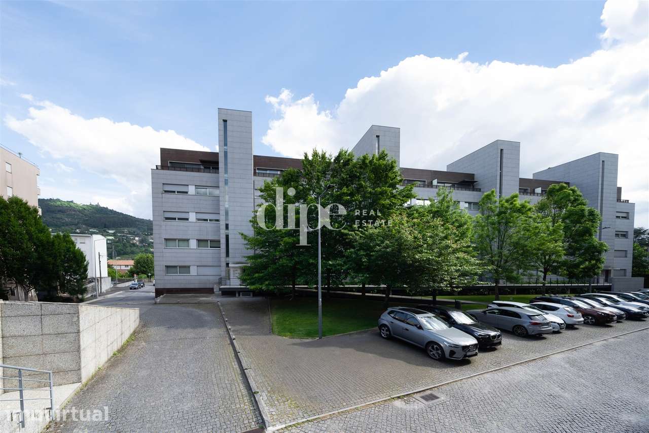 Exclusivo Apartamento T3 Duplex no coração da cidade de Guimarães - Grande imagem: 2/29