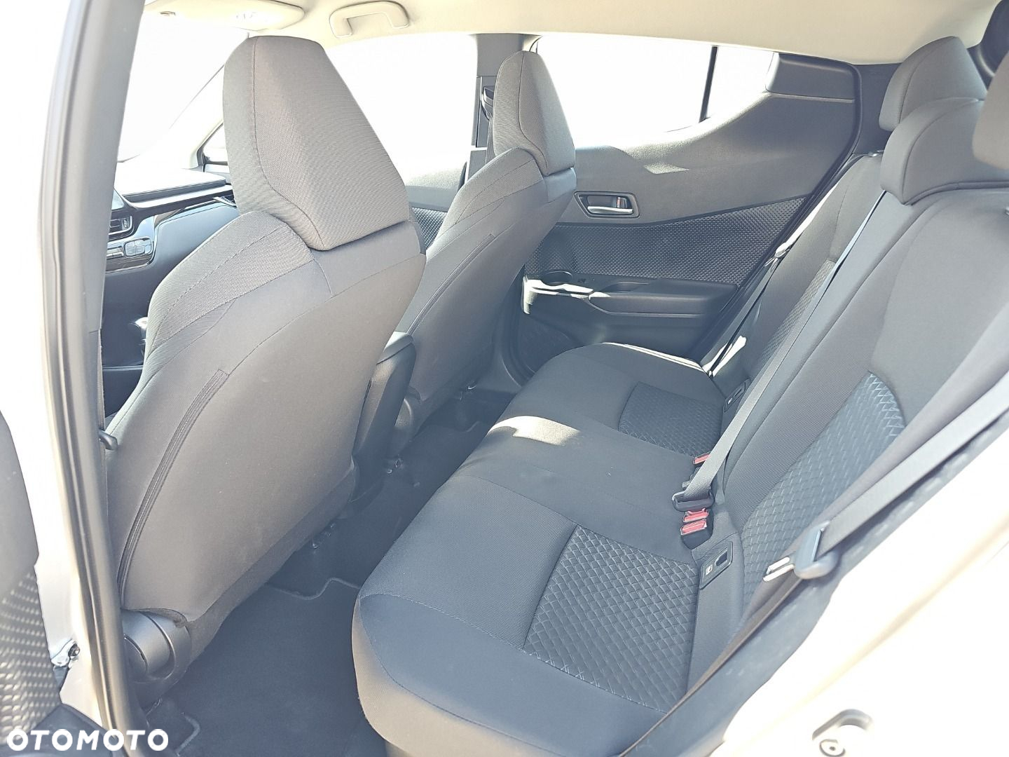 Toyota C-HR - 11