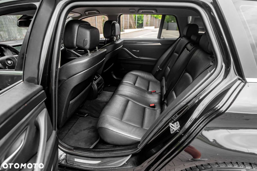 BMW Seria 5 530d xDrive - 24