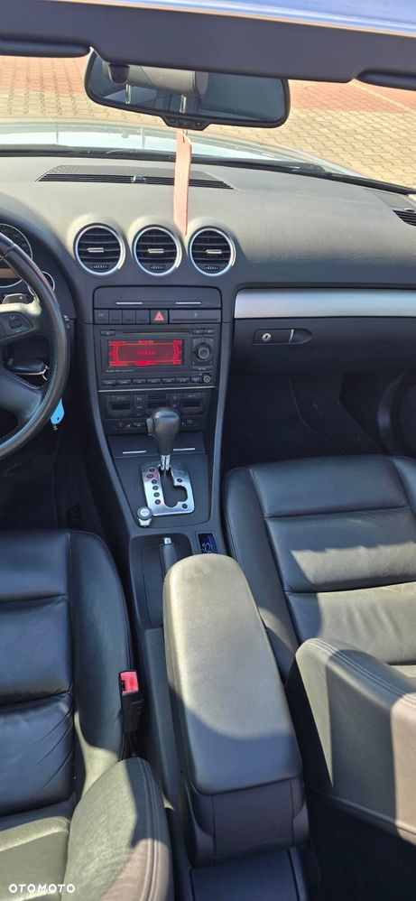 Audi A4 Cabrio 1.8 T multitronic - 17