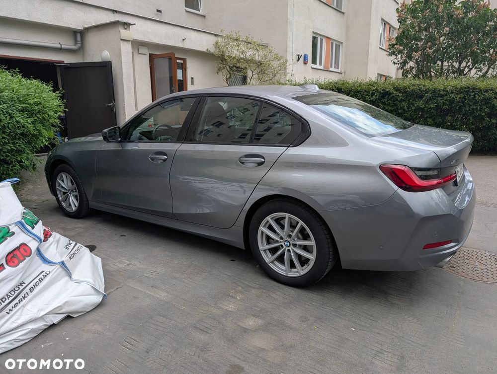 BMW Seria 3 330i xDrive - 4