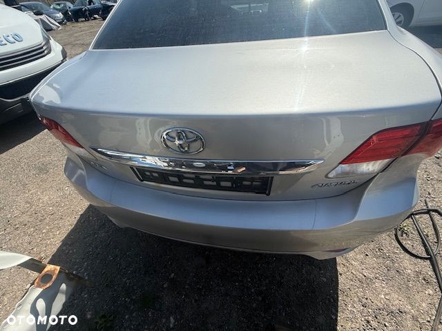 ZDERZAK TYLNY TOYOTA AVENSIS T27 09-15 SEDAN 1F7 - 1