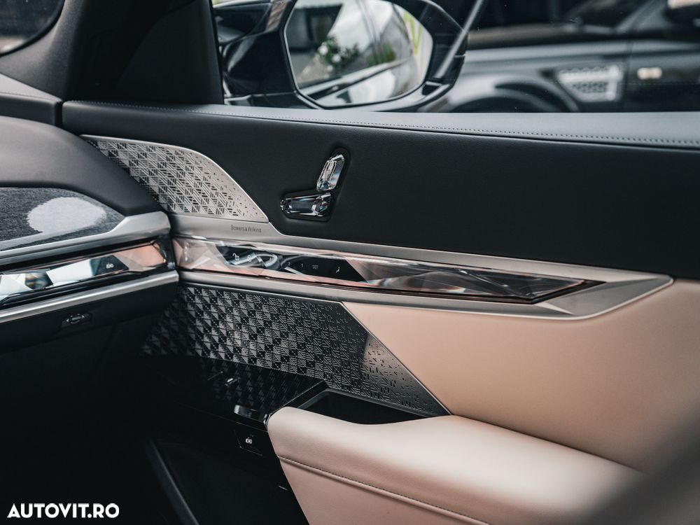 BMW M7 M760e xDrive AT PHEV - 28