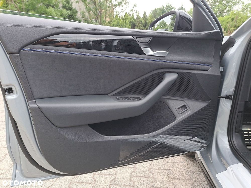 Volkswagen Passat Variant - 11