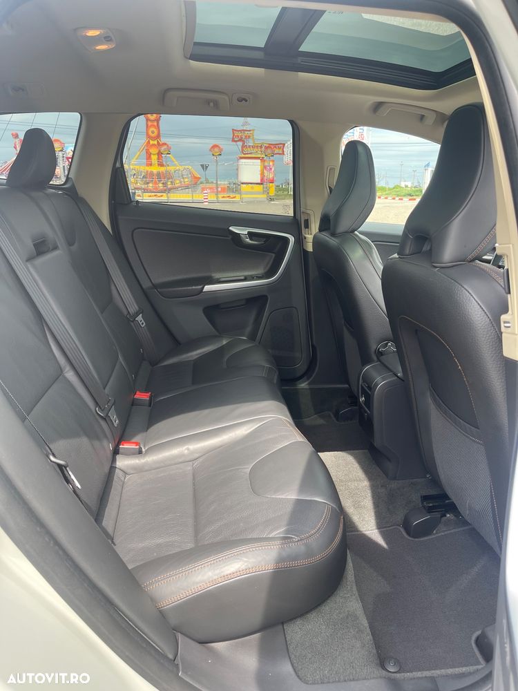 Volvo XC 60 2.4D AWD Momentum - 6