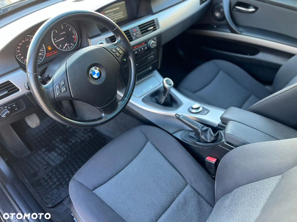 BMW Seria 3 320d DPF Touring - 7