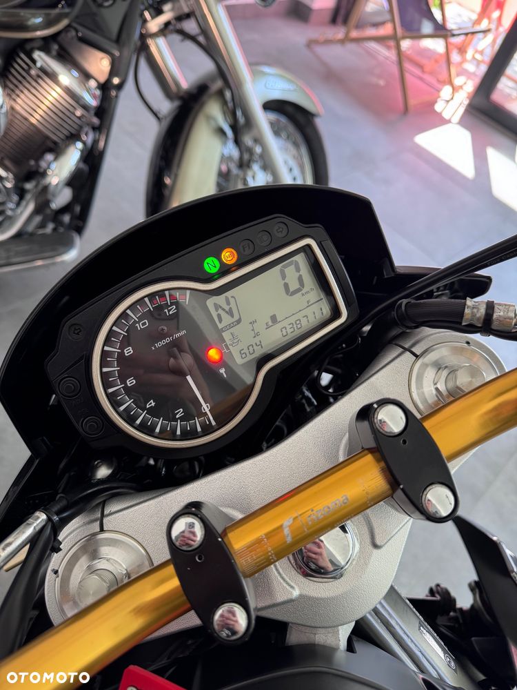 Suzuki GSR - 10