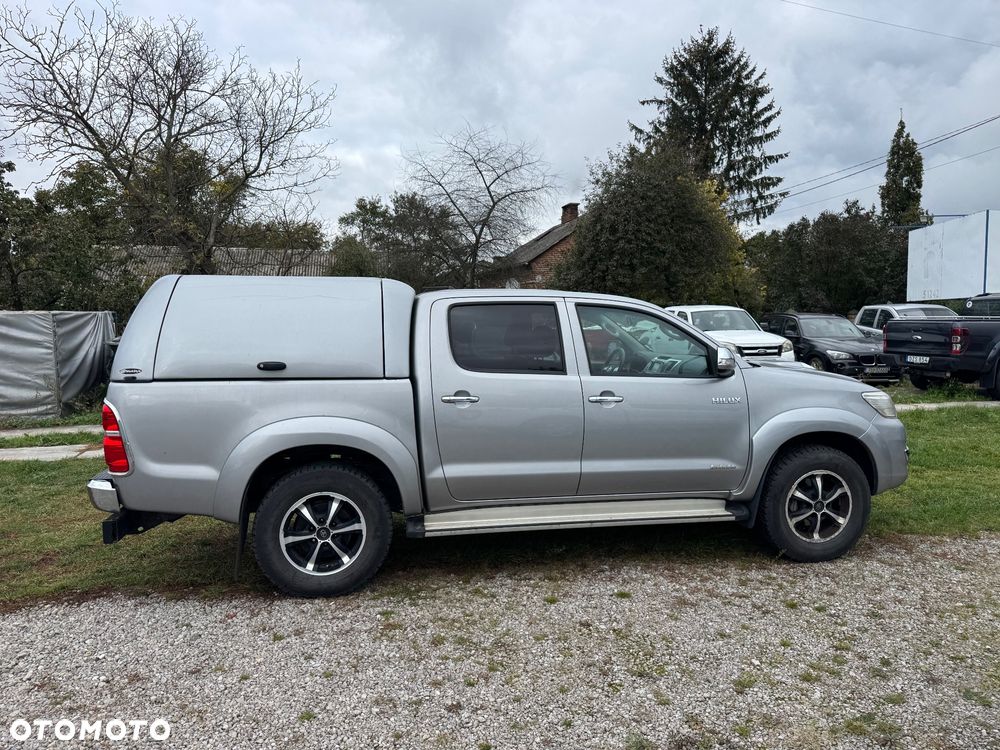 Toyota Hilux 3.0 D-4D Invincible - 3