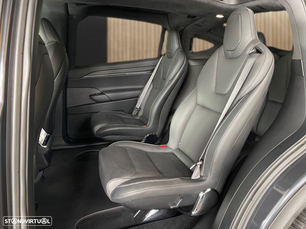 Tesla Model X Plaid - 10
