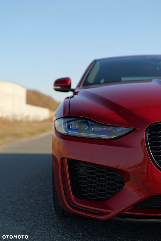 Jaguar XE P250 R-Dynamic Black - 1