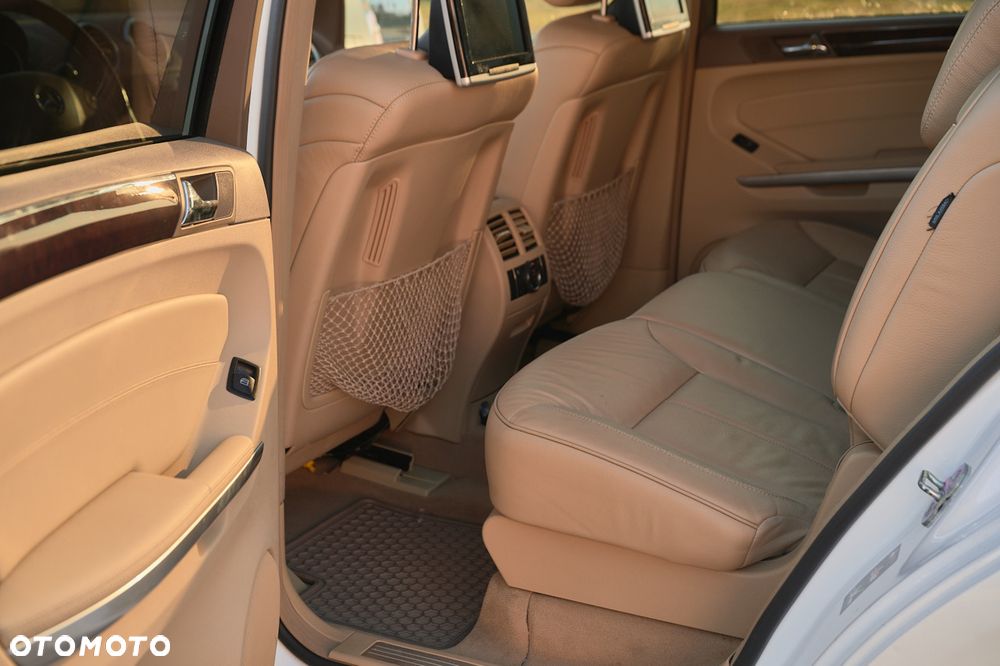 Mercedes-Benz GL 450 4Matic 7G-TRONIC Grand Edition - 24