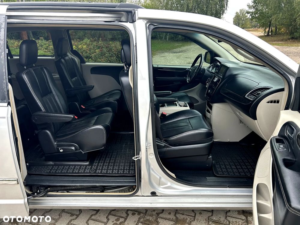 Chrysler Town & Country 3.6 Limited - 15