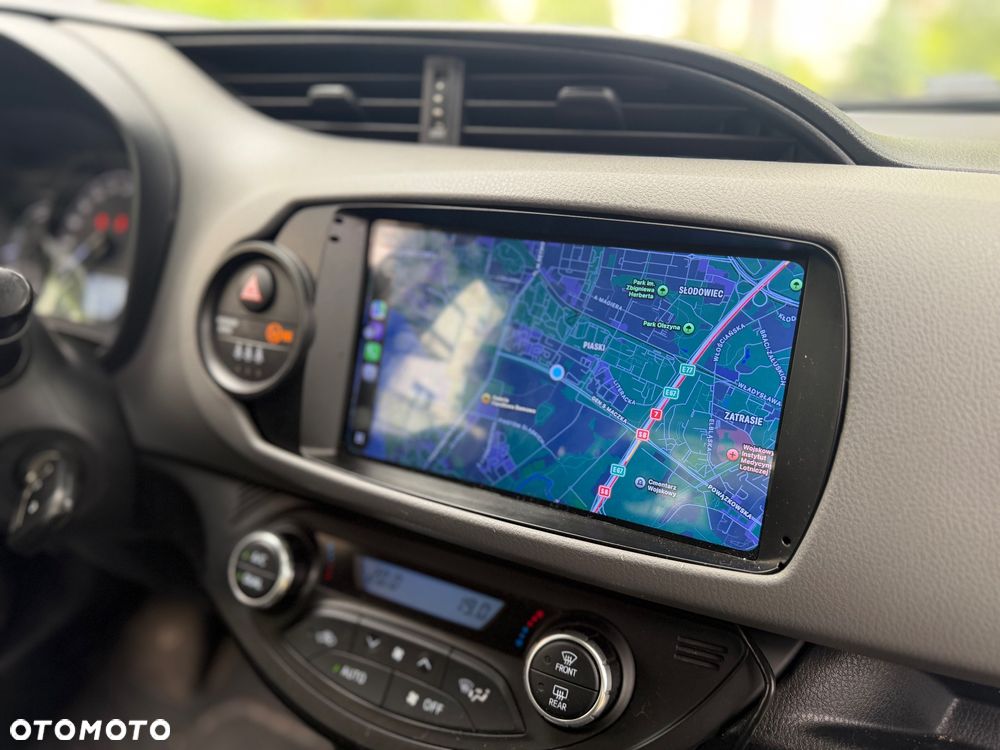 Toyota Yaris Hybrid 100 Premium - 6