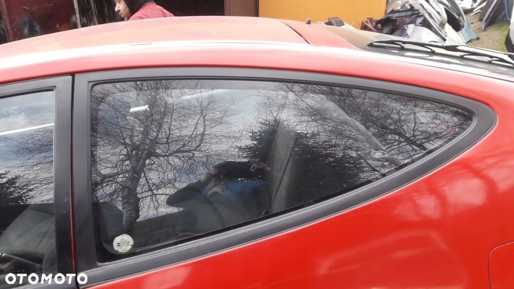 Mazda 323 C ba szyba tylna karoseryjna prawa Lewa - 4