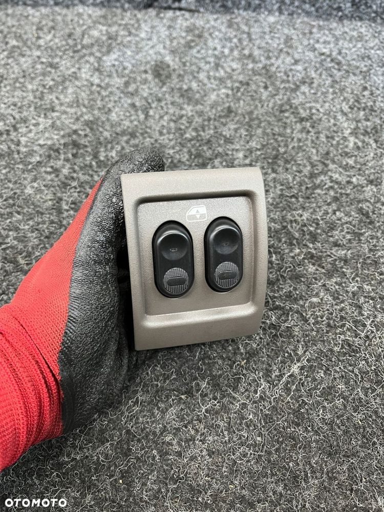 Panel przełącznik szyb chrysler pt cruiser 74677922 - 5