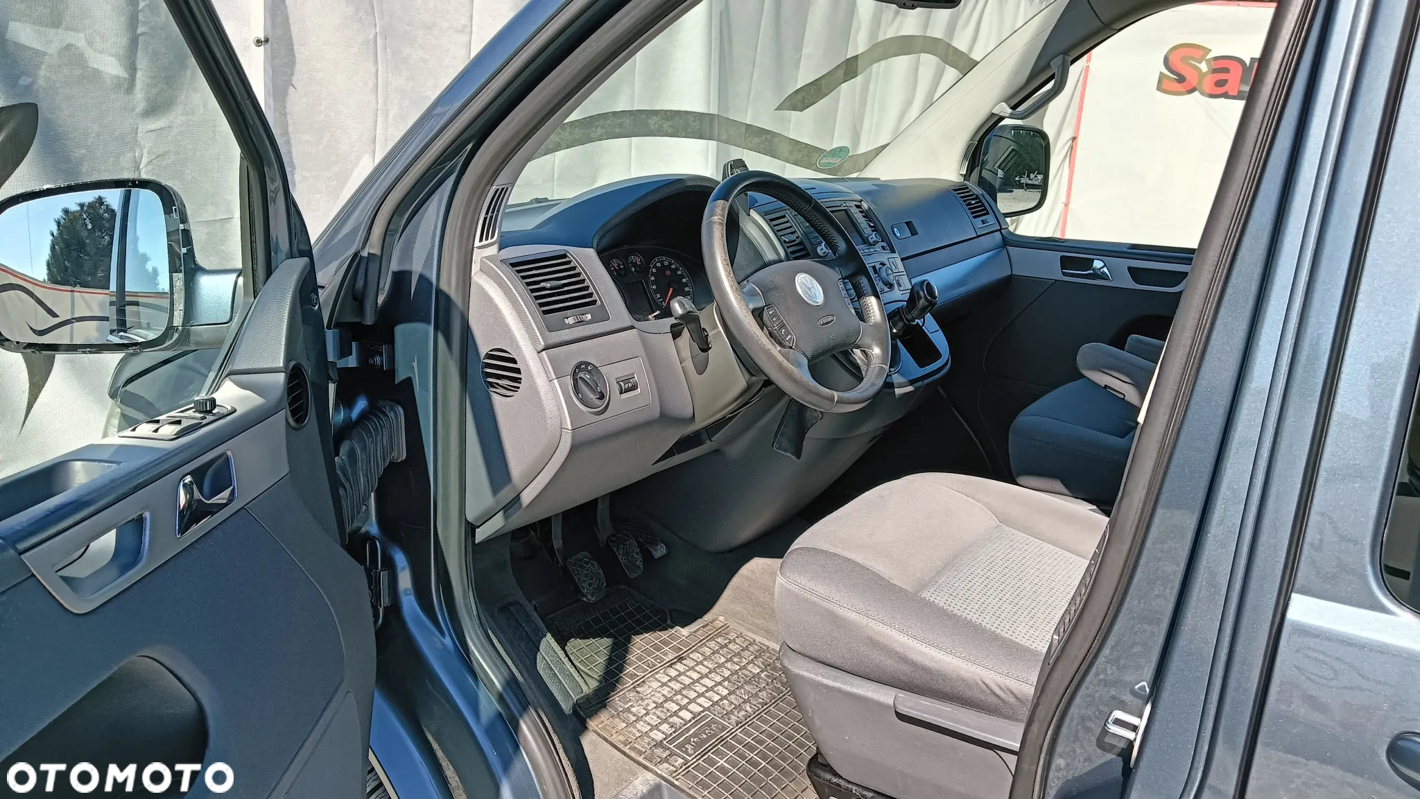 Volkswagen Multivan - 11
