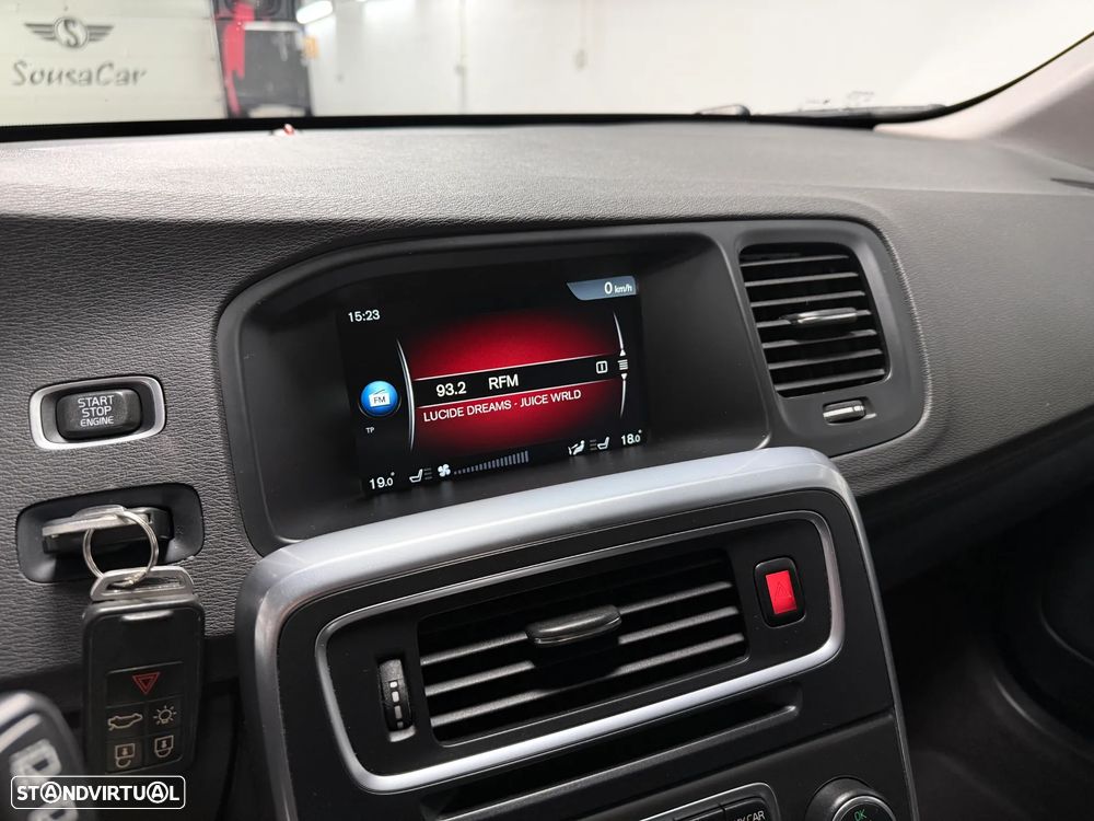 Volvo V60 D6 Plug-In-Hybrid AWD Geartronic Summum - 25