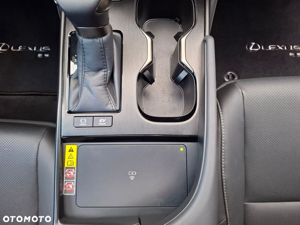 Lexus ES 300h Business Edition - 33