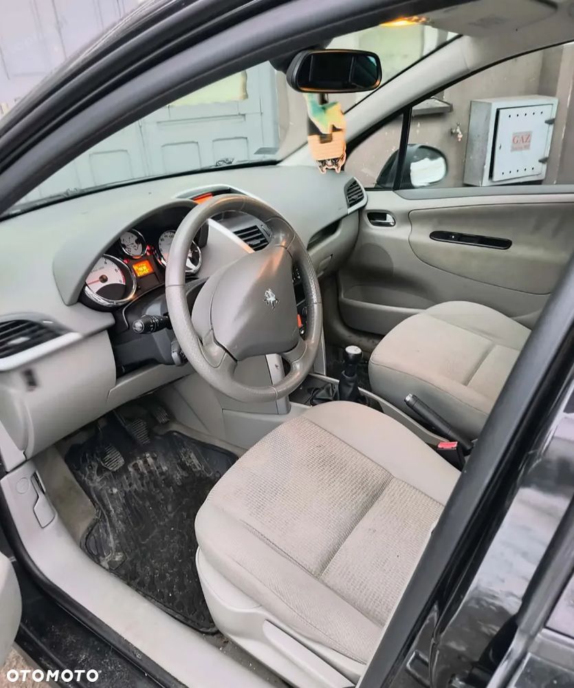 Peugeot 207 1.4 HDi Presence - 6