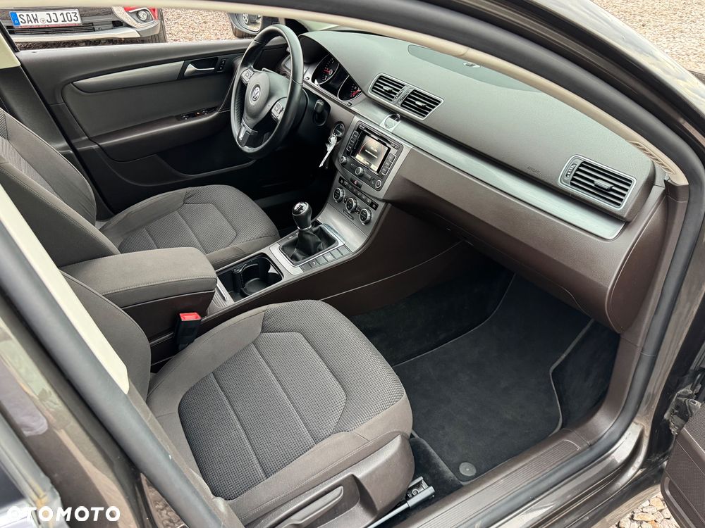 Volkswagen Passat - 18