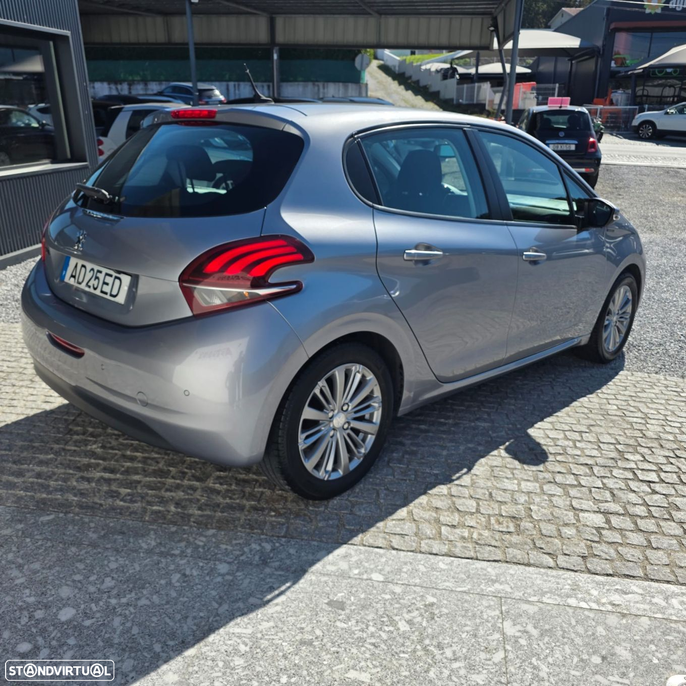 Peugeot 208 1.2 PureTech Signature - 14