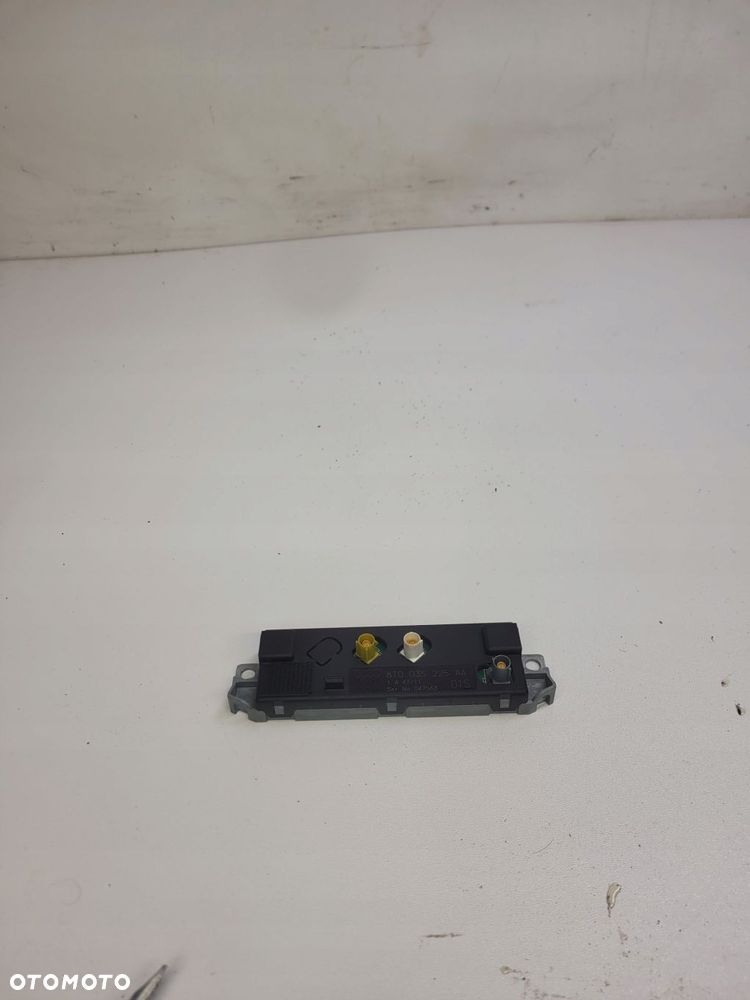 WZMACNIACZ ANTENY AUDI A5 8T 8T0035225AA - 1