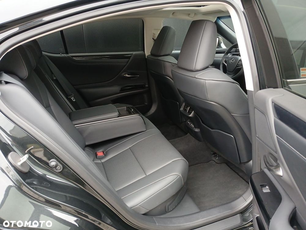 Lexus ES 300h Business Edition - 27