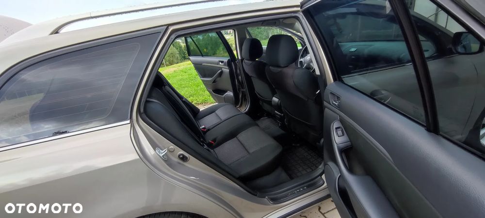 Toyota Avensis 2.0 D-4D Sol - 10